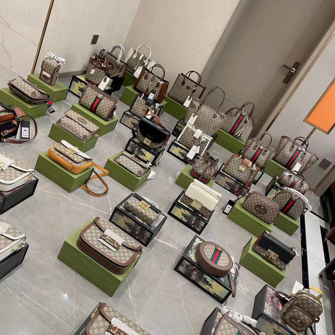 LOTE 1 DE BOLSOS MIXTOS CALIDAD LUXURY